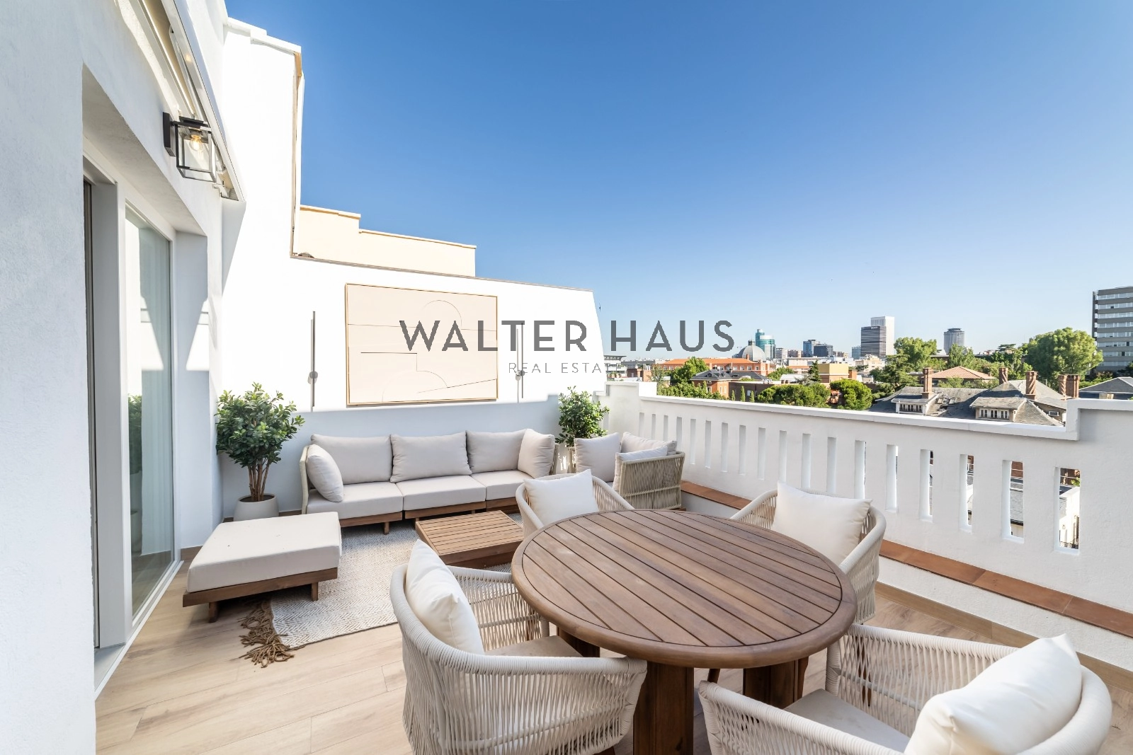 2-bed penthouse with terrace in Castellana, Salamanca