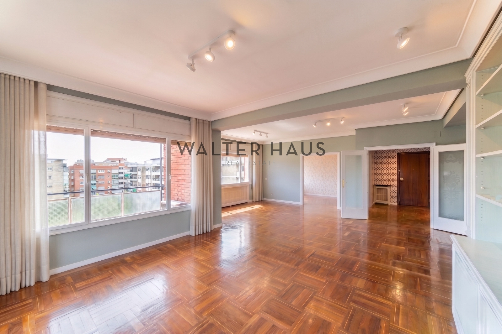 Piso a reformar en venta en Nueva España, Madrid